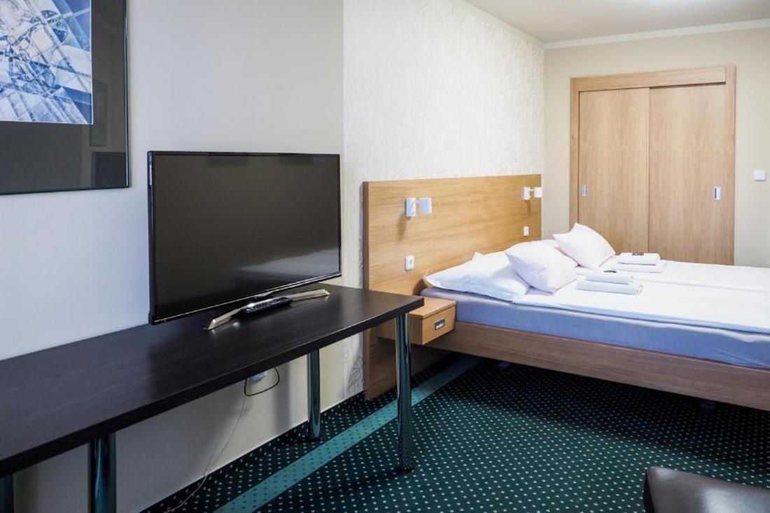 Hotel Vacek Pod Vezi Hradec Kralove Exterior photo
