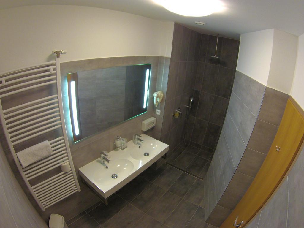 Hotel Vacek Pod Vezi Hradec Kralove Exterior photo
