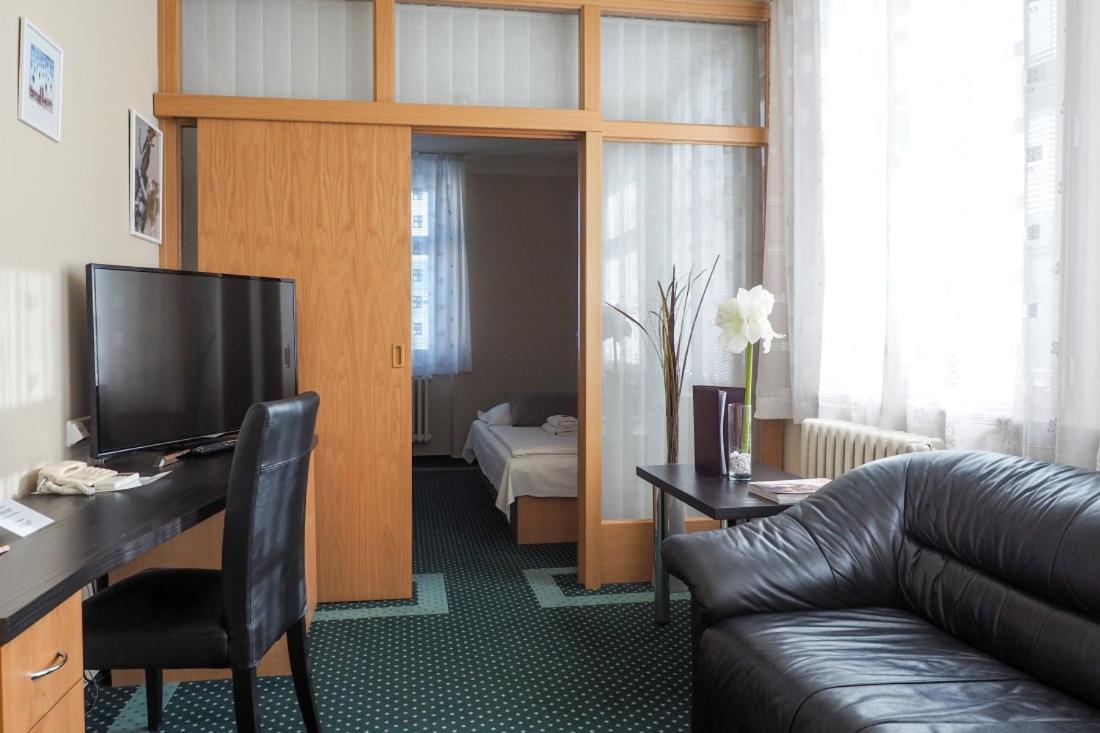 Hotel Vacek Pod Vezi Hradec Kralove Exterior photo
