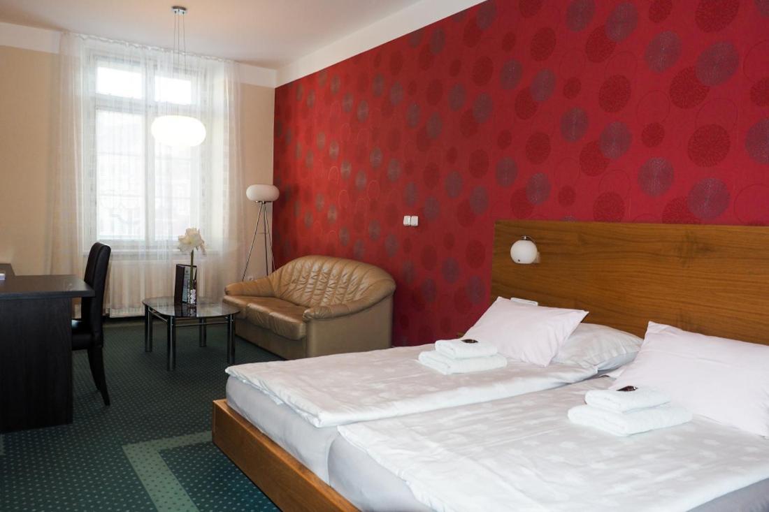 Hotel Vacek Pod Vezi Hradec Kralove Exterior photo